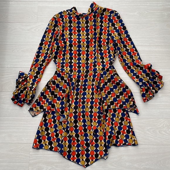 Souvenir Retro Print Double Tiered Dress with Ruffled Cuffs. - Picture 10 of 13